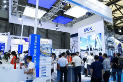 线年春季展实现线上轨并行